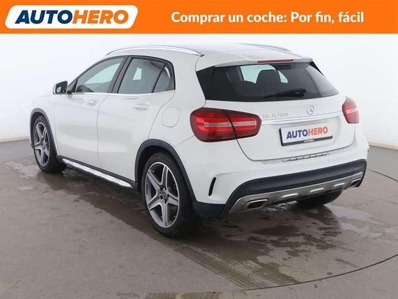 Usado Mercedes GLA180 AMG line 122 CV (89 kW) 2019 Blanco SUV