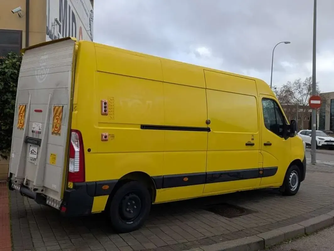 Usado Renault Master 135 CV (99 kW) 2019 Amarillo Van