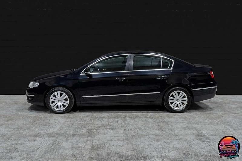 Usado VW Passat Highline 160 CV (117 kW) 2008 Negro Berlina