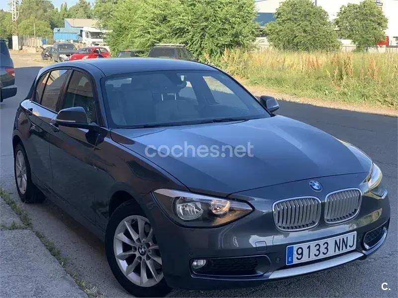 Usado BMW 118 Comfort Edition 143 CV (105 kW) 2012 Gris / plata Utilitario