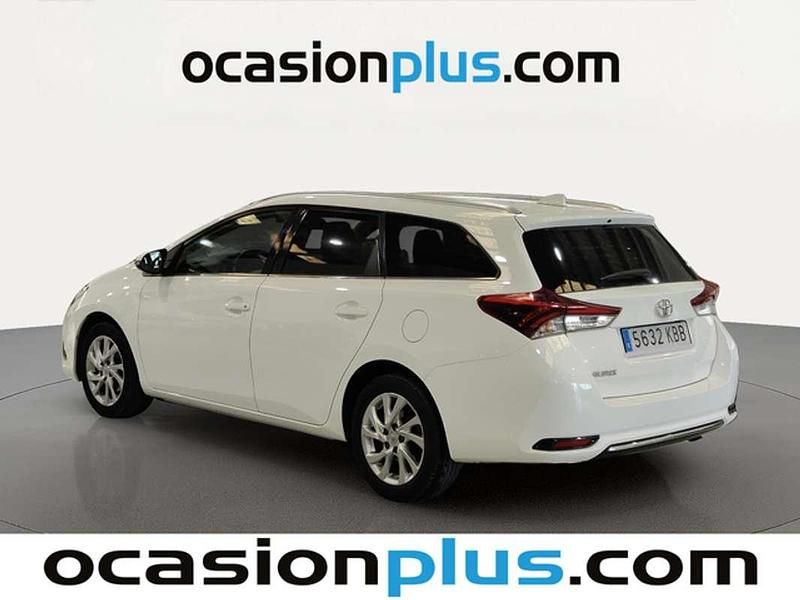 Usado Toyota Auris Touring Sports Active 116 CV (85 kW) 2017 Blanco Familiar