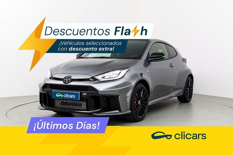 Gris / plata Usado 2024 Toyota Yaris Berlina | 42.390 € - Imagen 1/4
