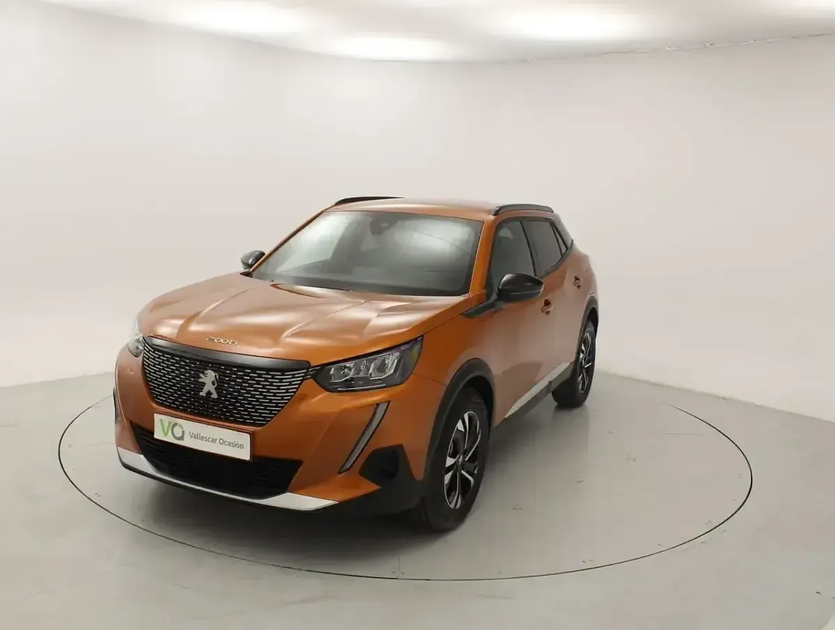 Usado Peugeot 2008 Allure 101 CV (74 kW) 2023 Naranja SUV