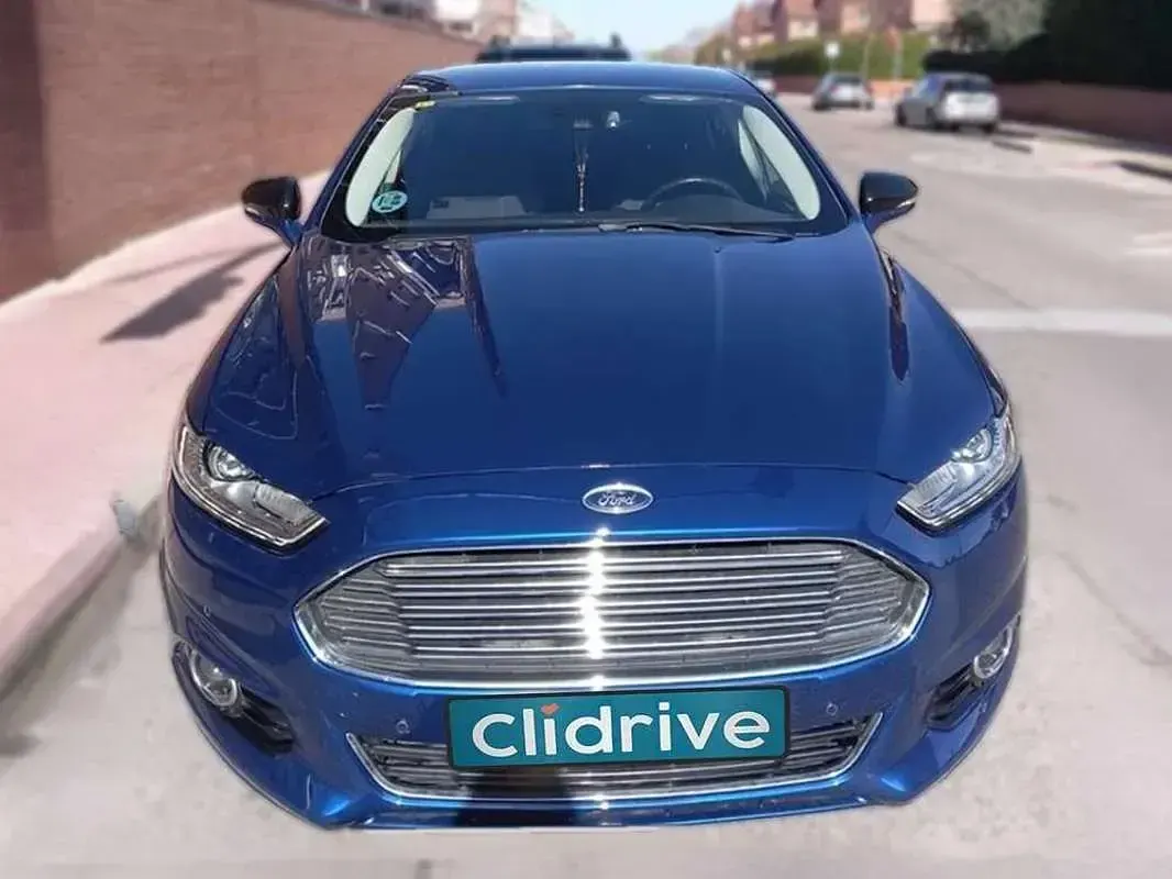 Usado Ford Mondeo Titanium 155 HP (114 kW) 2016 Azul Sedan