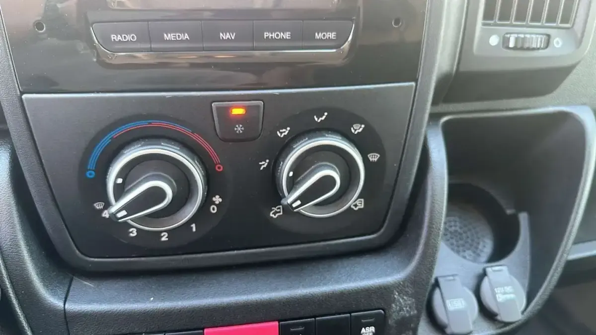 Usado Citroën Jumper 120 CV (88 kW) 2019 Blanco Monovolumen