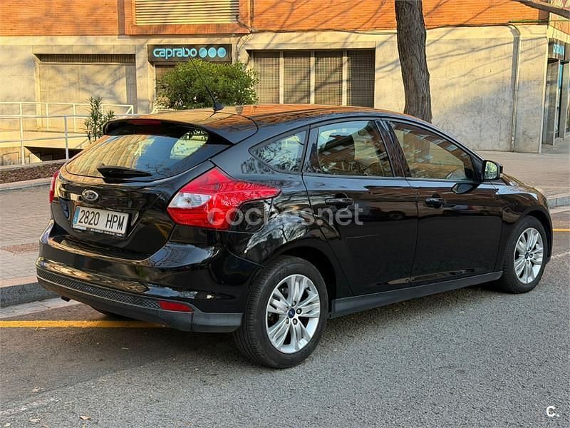 Usado Ford Focus Trend 100 CV (73 kW) 2013 Negro Berlina