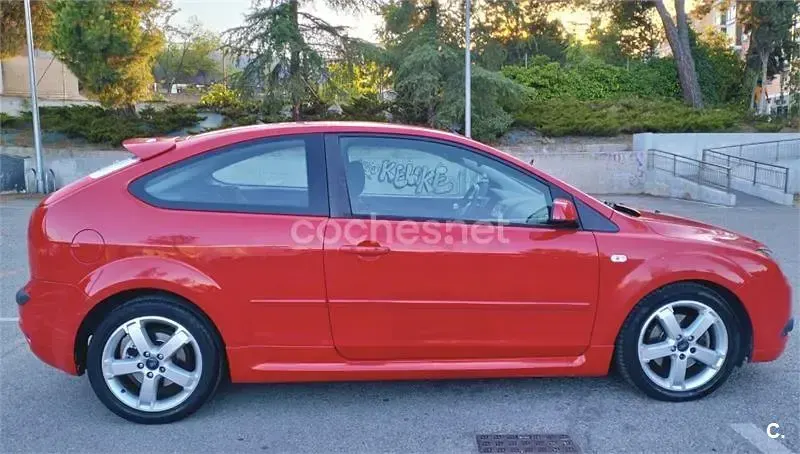 Usado Ford Focus Sport 115 CV (84 kW) 2007 Rojo Berlina