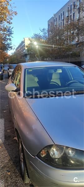 Usado Seat Ibiza Fresh 100 CV (73 kW) 2002 Gris / plata Berlina