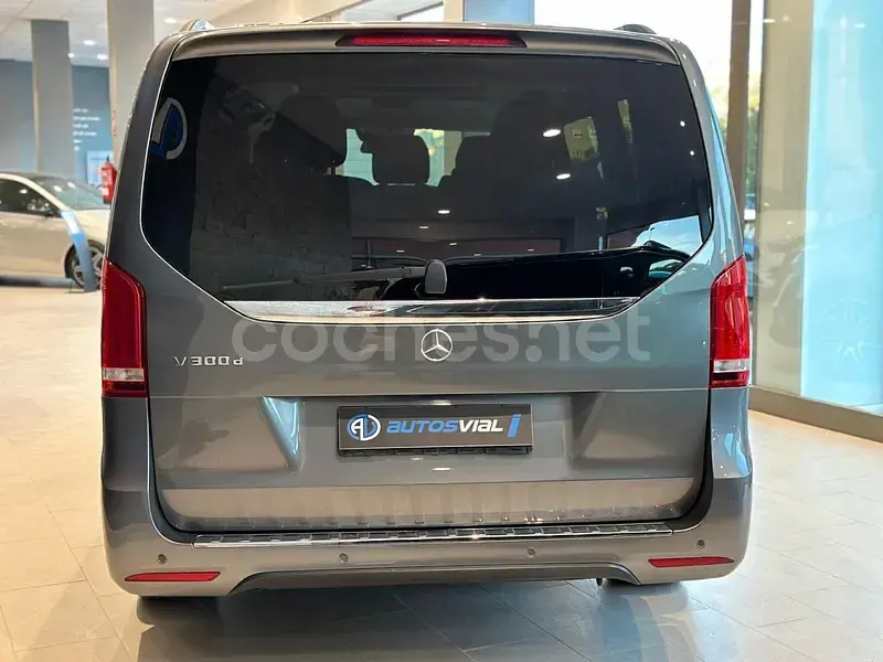 Usado Mercedes V300 Exclusive 239 CV (175 kW) 2021 Gris / plata Monovolumen