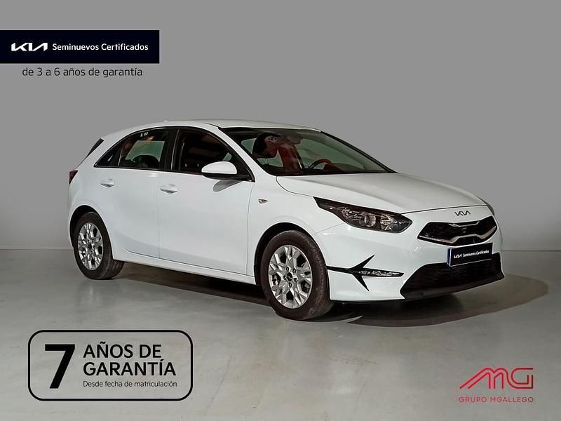 Blanco Usado 2024 Kia Ceed Berlina | 20.600 € (Precio justo) - Imagen 1/4