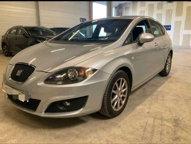 Gris Usado 2011 Seat Leon Reference Utilitario | 5700 € (Buen precio) - Imagen 1/4
