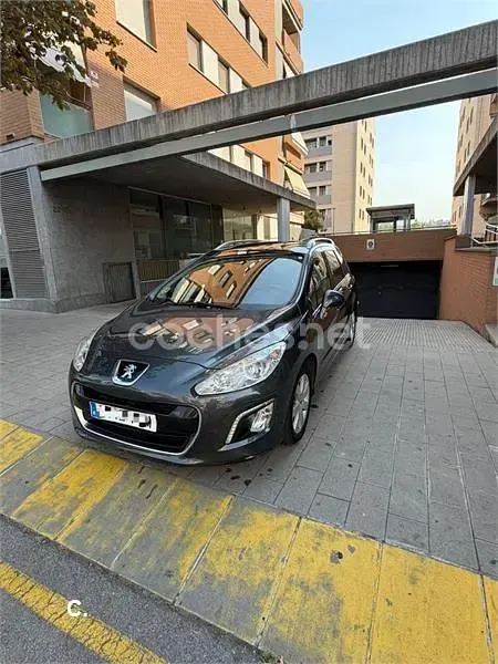 Usado Peugeot 308 SW Sportium 112 CV (82 kW) 2012 Gris / plata Familiar