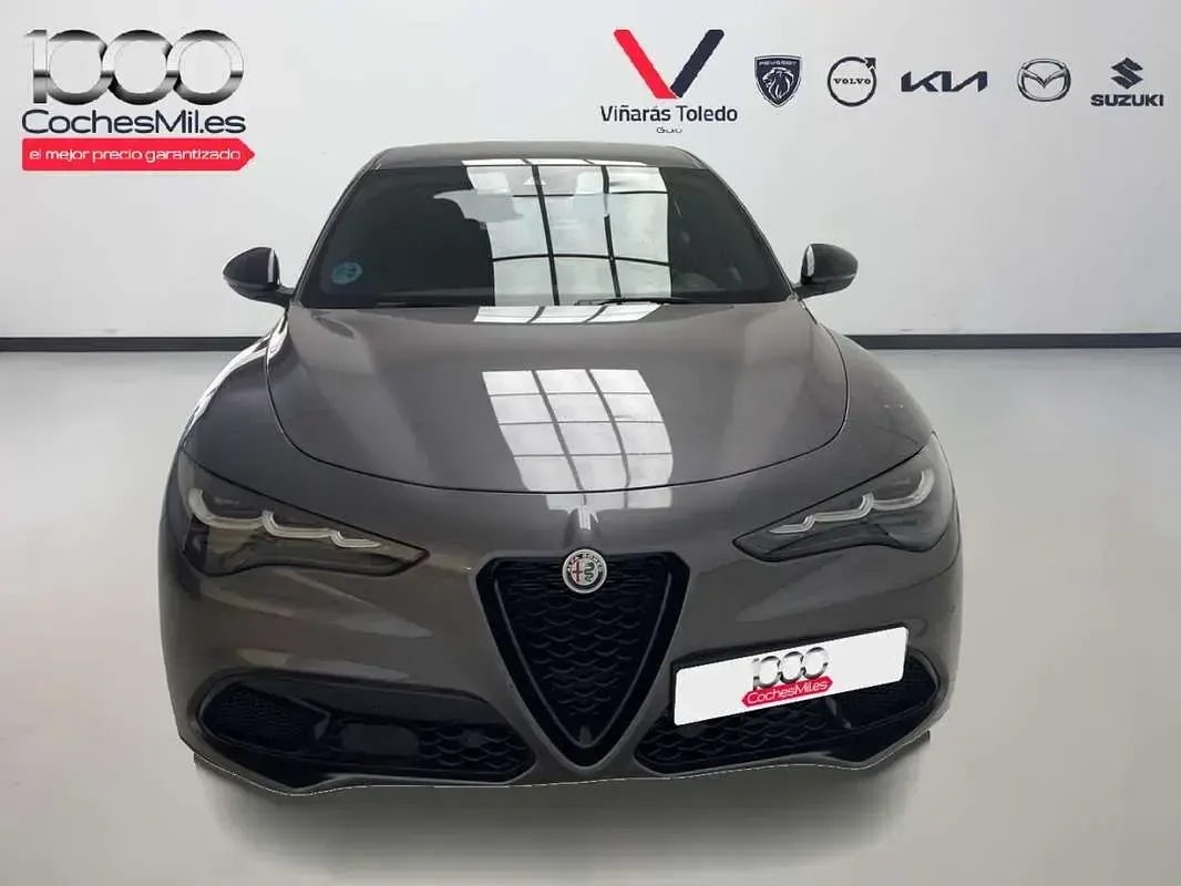 Usado Alfa Romeo Stelvio Sprint 160 CV (117 kW) 2024 Gris SUV