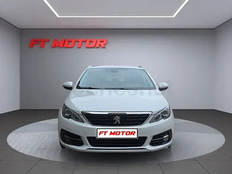 Usado Peugeot 308 SW Style 130 CV (95 kW) 2021 Blanco Familiar