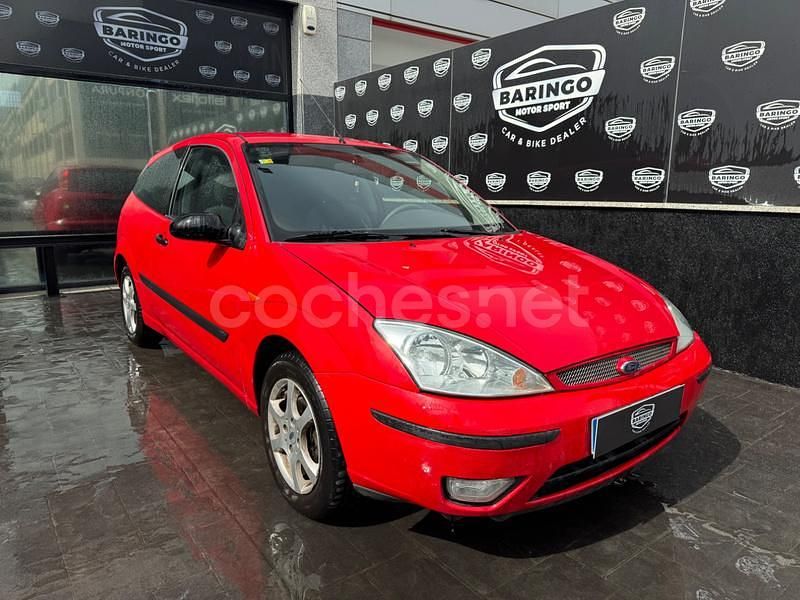 Rojo Usado 2003 Ford Focus Trend Berlina | 1550 € (Precio justo) - Imagen 1/4