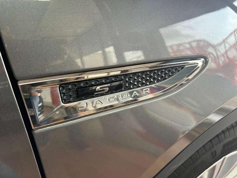 Usado Jaguar E-Pace Chequered Flag 150 CV (110 kW) 2019 Gris SUV