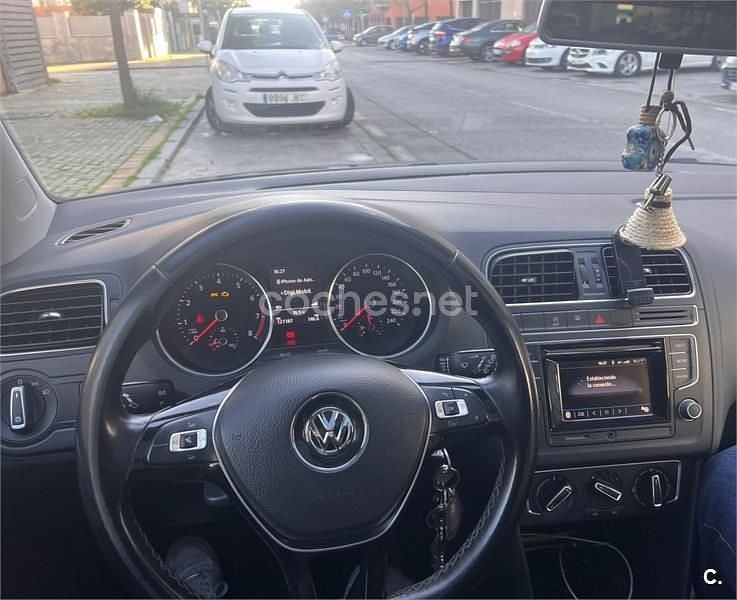 Usado VW Polo 90 CV (66 kW) 2017 Azul Berlina