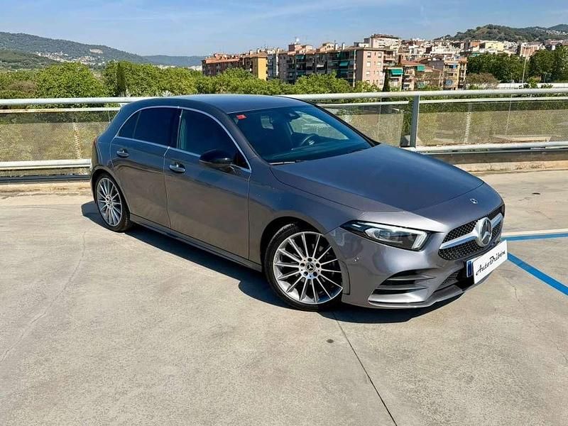 Usado Mercedes A180 116 CV (85 kW) 2019 Gris Utilitario