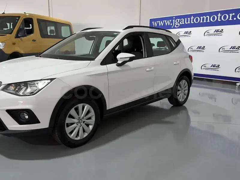 Usado Seat Arona Style Plus 110 CV (80 kW) 2021 Blanco SUV