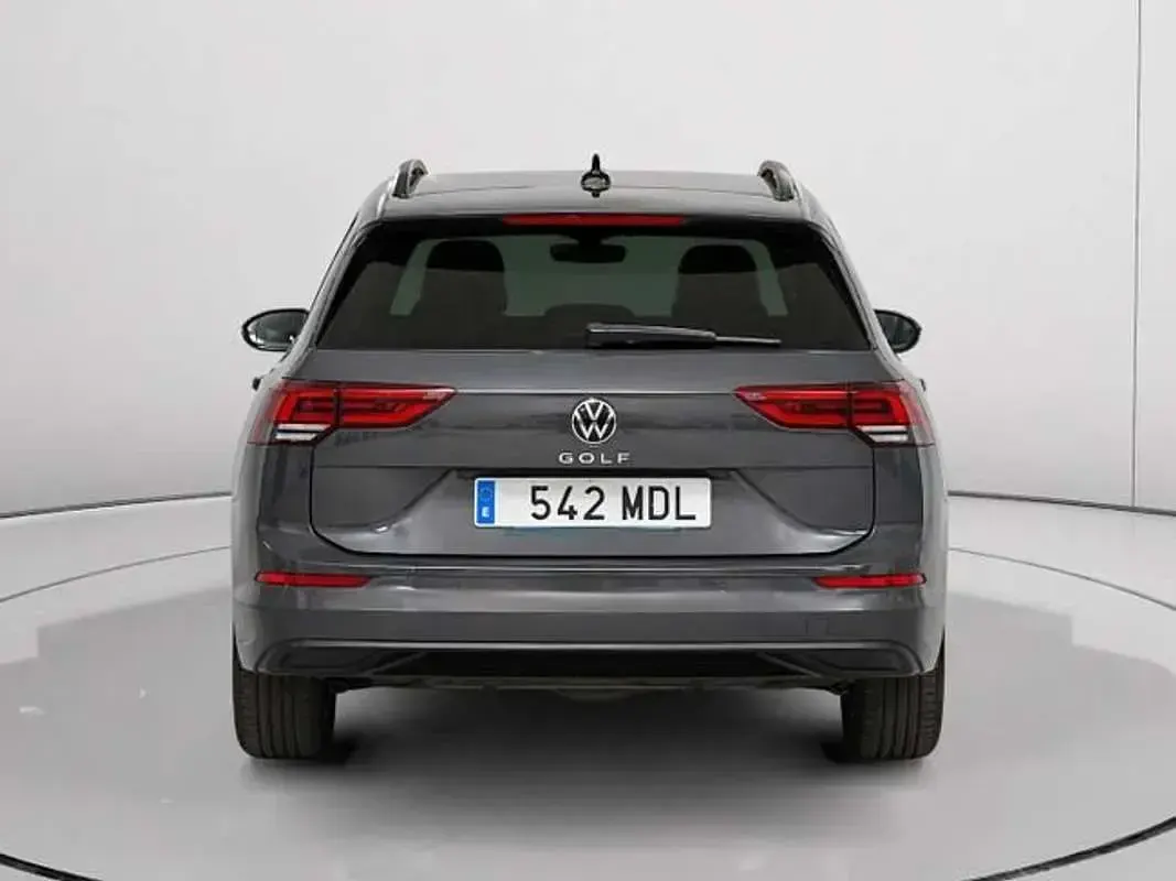 Usado VW Golf VIII Life 110 CV (80 kW) 2023 Gris Utilitario