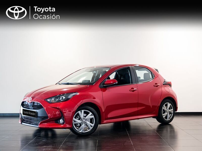Rojo Usado 2024 Toyota Yaris Hybrid Active | 23.300 € (Precio justo) - Imagen 1/4
