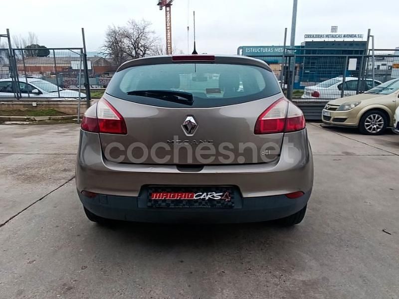 Usado Renault Mégane Dynamique 105 CV (77 kW) 2010 Beige Berlina