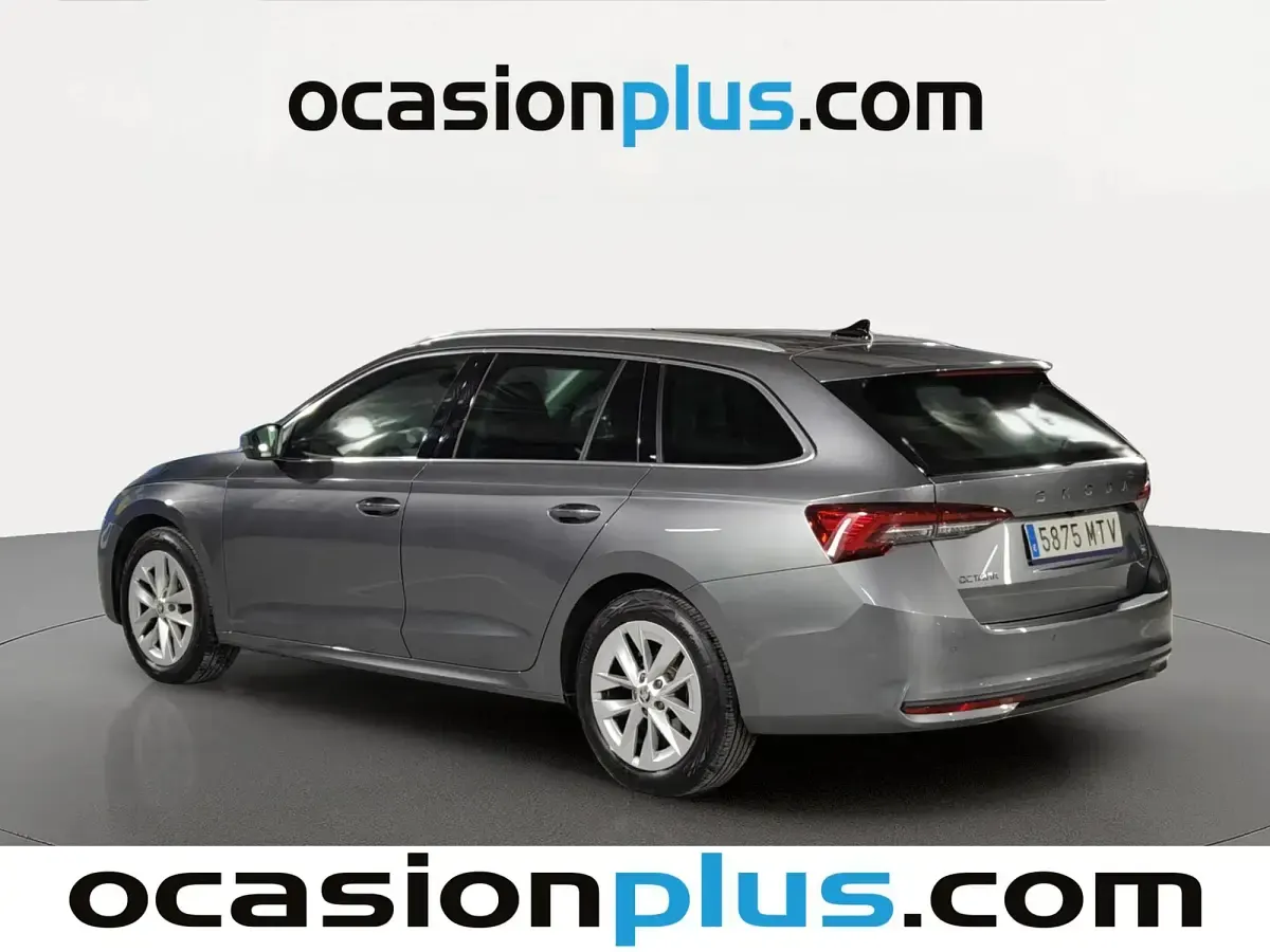 Usado Skoda Octavia 150 CV (110 kW) 2024 Gris Familiar