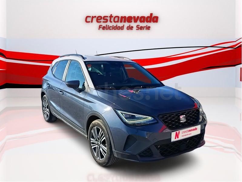 Usado Seat Arona Style 110 CV (80 kW) 2023 Gris / plata SUV