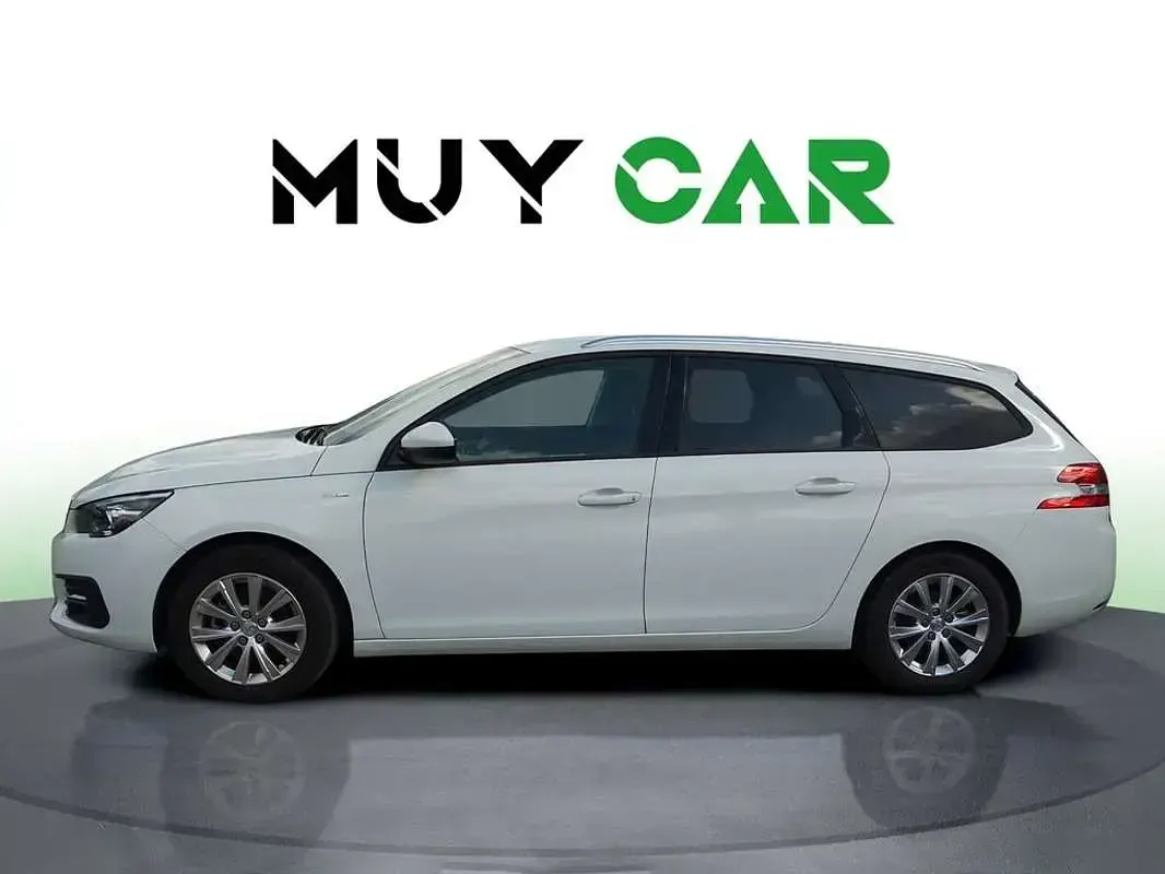 Usado Peugeot 308 SW Style 131 CV (96 kW) 2021 Blanco Familiar