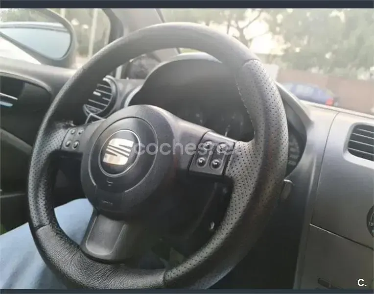 Usado Seat Leon Reference 105 CV (77 kW) 2007 Marrón Utilitario