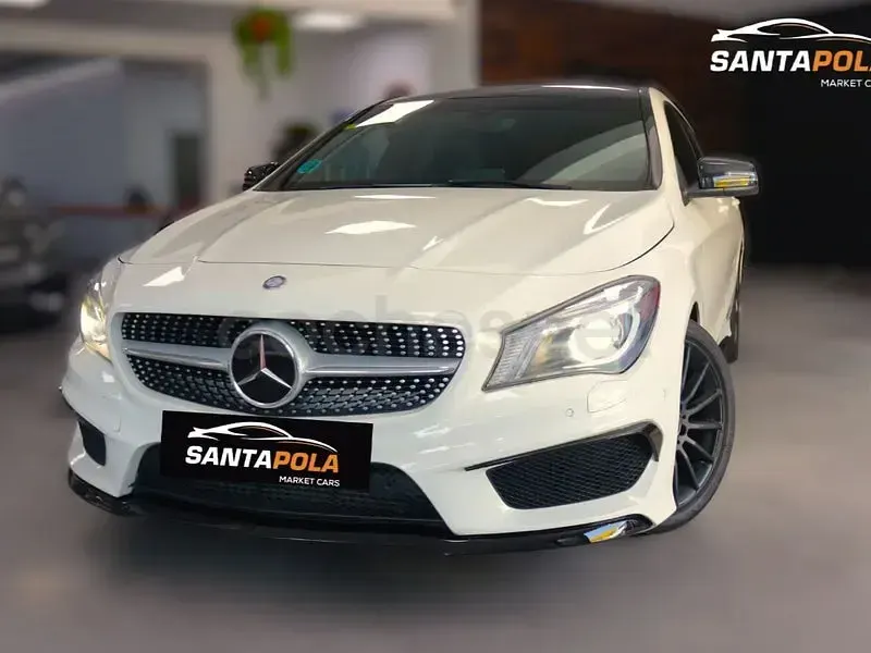Usado Mercedes CLA220 Shooting Brake AMG line 177 CV (130 kW) 2015 Blanco Familiar