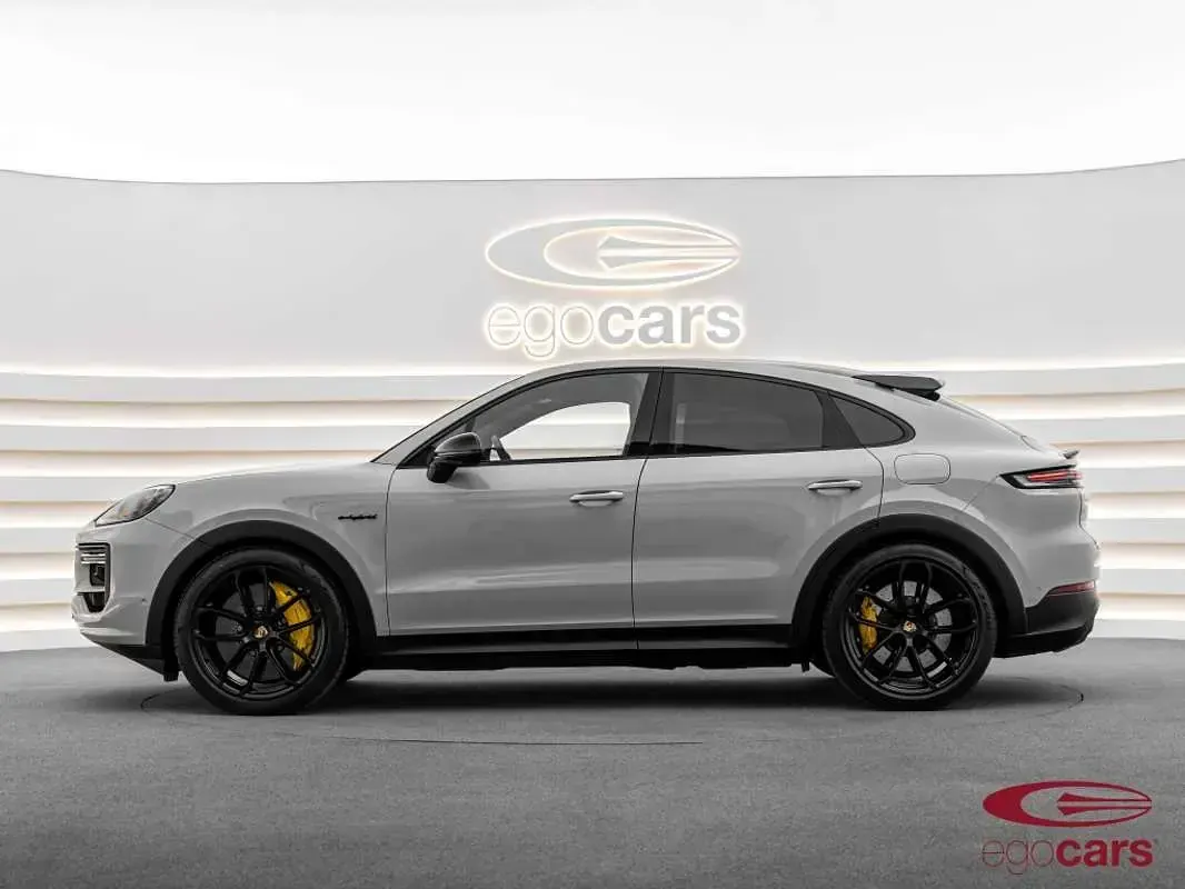 Usado Porsche Cayenne Turbo E-Hybrid 740 CV (544 kW) 2025 Gris SUV