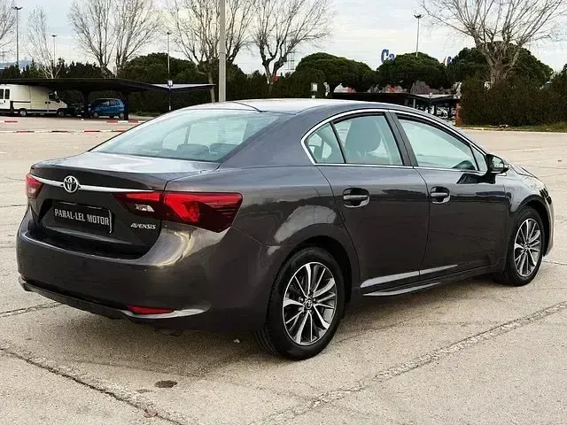 Käytetty Toyota Avensis Advance 147 HP (108 kW) 2017 Harmaa Sedan