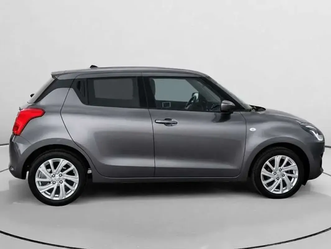 Usado Suzuki Swift 83 CV (61 kW) 2023 Gris Utilitario