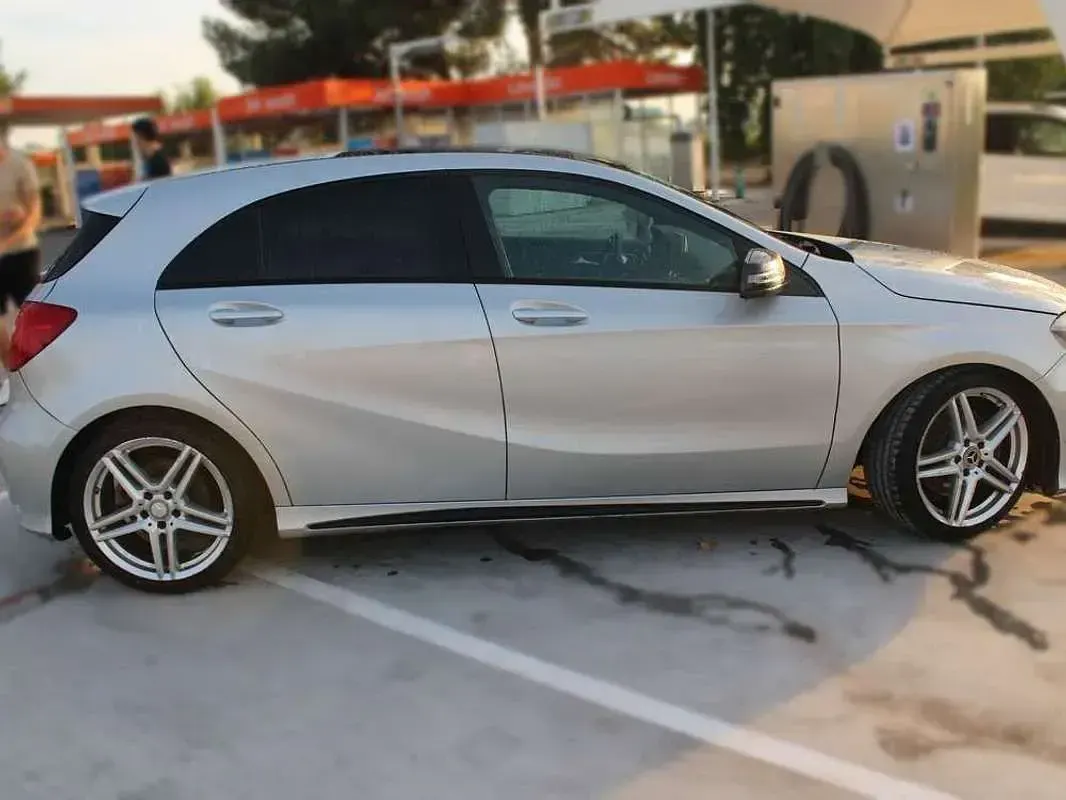Usado Mercedes A250 AMG line 211 CV (155 kW) 2013 Gris Utilitario
