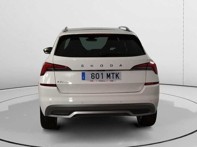 Usado Skoda Kamiq Sport 151 CV (111 kW) 2024 Blanco SUV