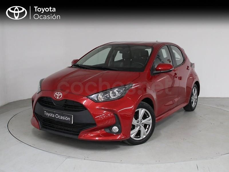 Usado Toyota Yaris Hybrid Active 116 CV (85 kW) 2024 Rojo Berlina