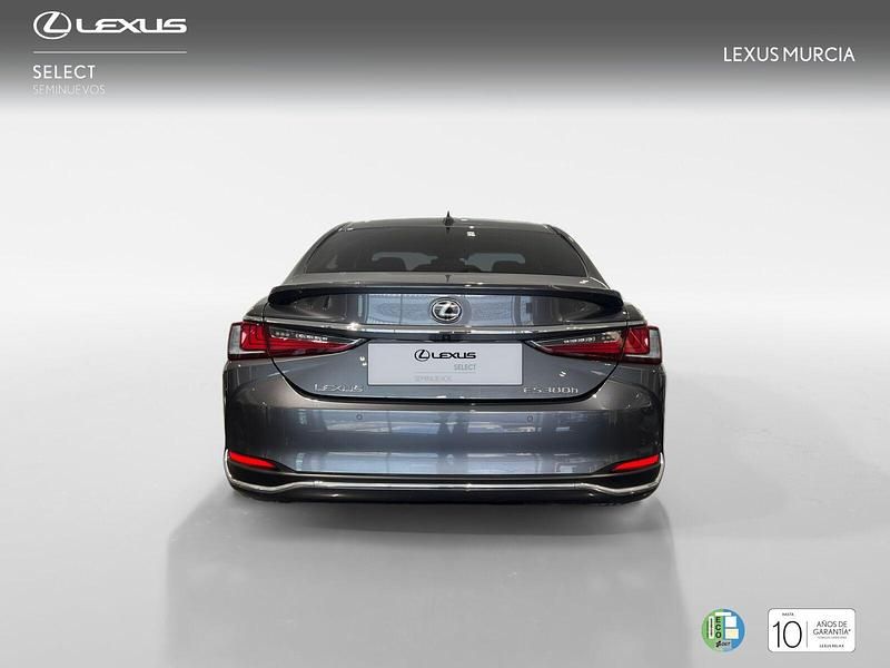 Usado Lexus ES300H 218 CV (160 kW) 2024 Gris Berlina