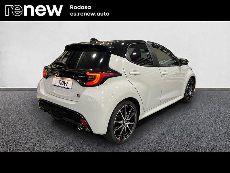 Usado Toyota Yaris Hybrid Sport 130 CV (95 kW) 2024 Gris Berlina