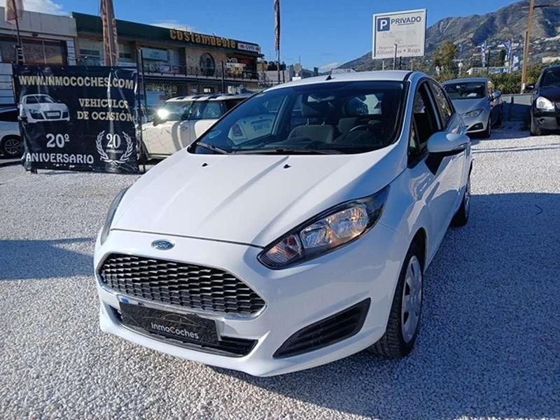 Blanco Usado 2016 Ford Fiesta Trend Utilitario | 7500 € (Precio justo) - Imagen 1/4