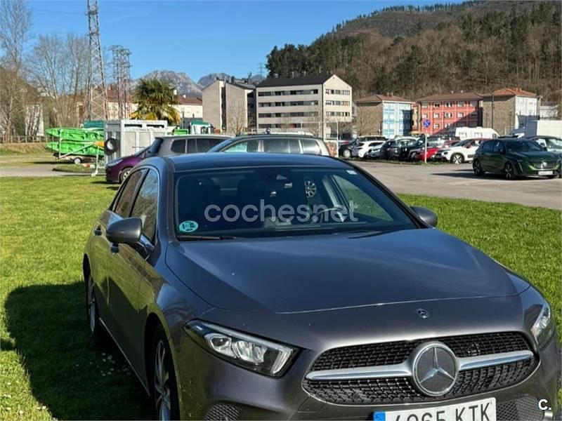 Usado Mercedes A180 109 CV (80 kW) 2019 Gris / plata Berlina