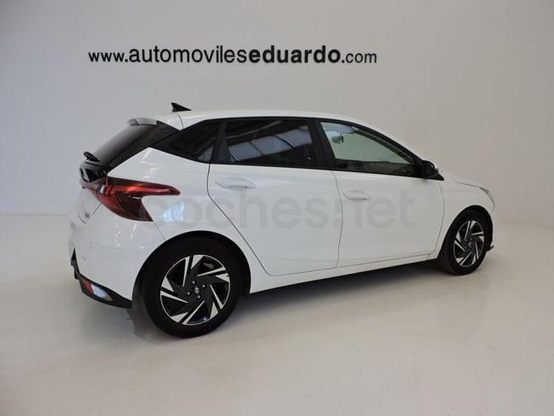 Usado Hyundai i20 84 CV (61 kW) 2021 Blanco Utilitario