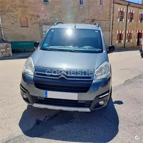 Usado Citroën Berlingo Feel 120 CV (88 kW) 2016 Gris / plata Monovolumen