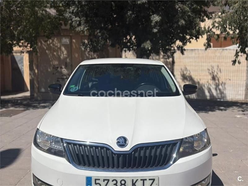 Usado Skoda Rapid Active 95 CV (69 kW) 2019 Blanco Berlina