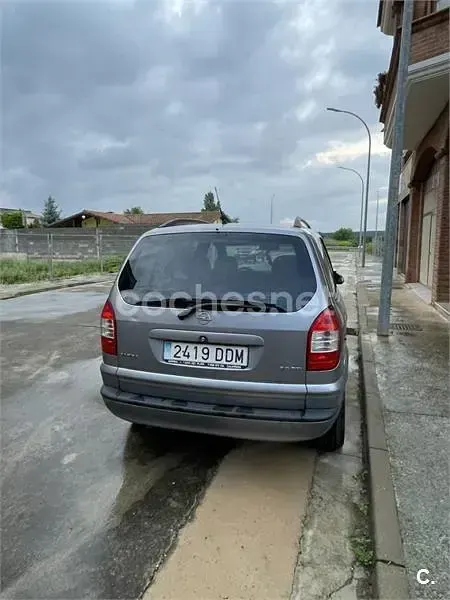 Usado Opel Zafira 100 CV (73 kW) 2004 Gris / plata Monovolumen