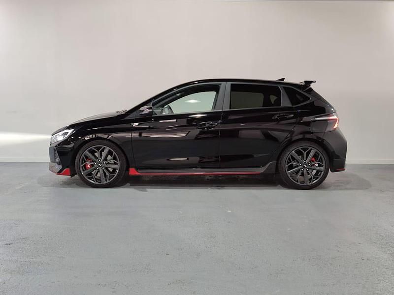 Usado Hyundai i20 204 CV (150 kW) 2023 Negro Berlina