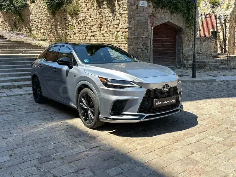 Usado Lexus RX500h Sport Line 371 CV (272 kW) 2024 Gris / plata SUV
