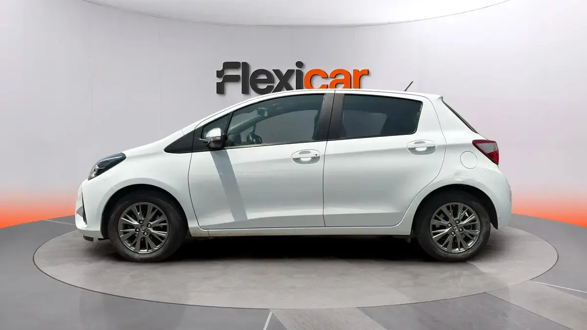 Usado Toyota Yaris Active 69 CV (50 kW) 2019 Blanco Berlina