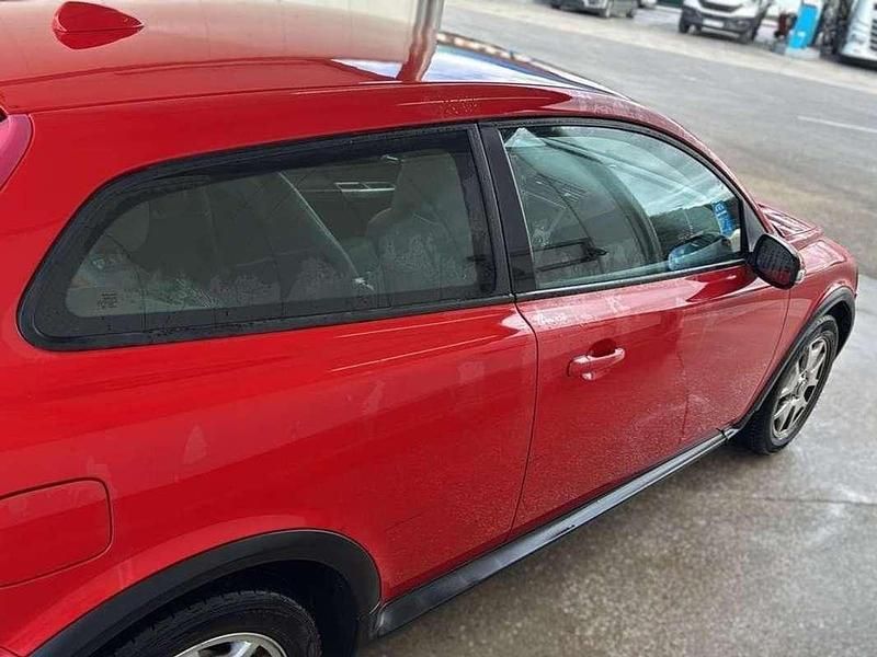 Usado Volvo C30 Momentum 101 CV (74 kW) 2008 Rojo Utilitario