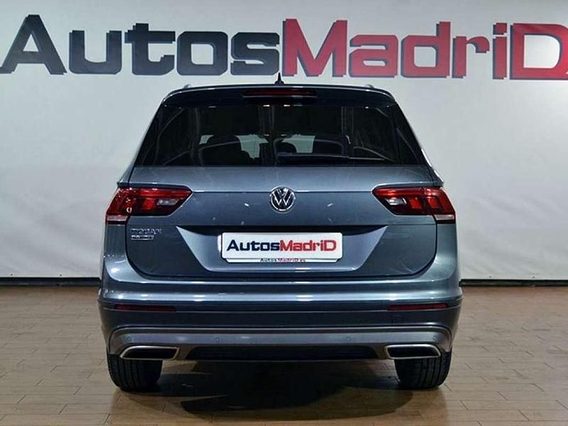 Usado VW Tiguan Sportline 190 CV (139 kW) 2018 Gris SUV